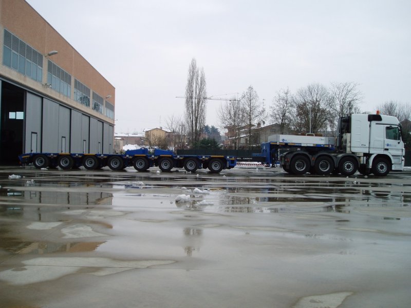 Camion per trasporto di grossi carichi