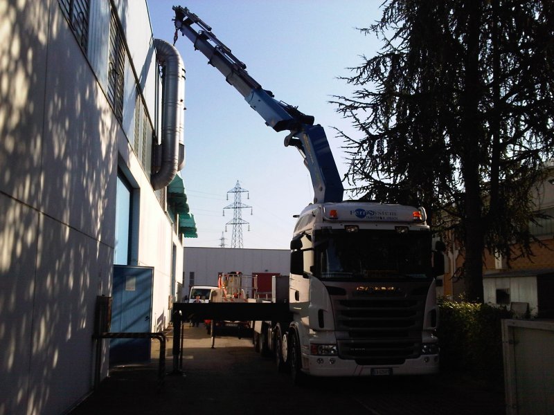 Fase di lavoro con camion gru Ferri System